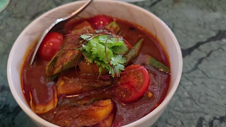 @travelinfoodie #singaporean #hungrytiktok #asiancuisine #eateateat #singaporeea…