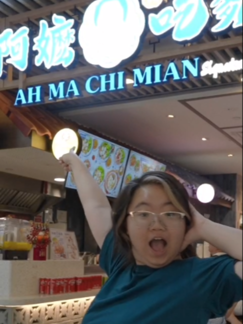 @ahmachimian The Foodie that can Eat alot!  fishballnoodles sgfoodie foodinsinga…