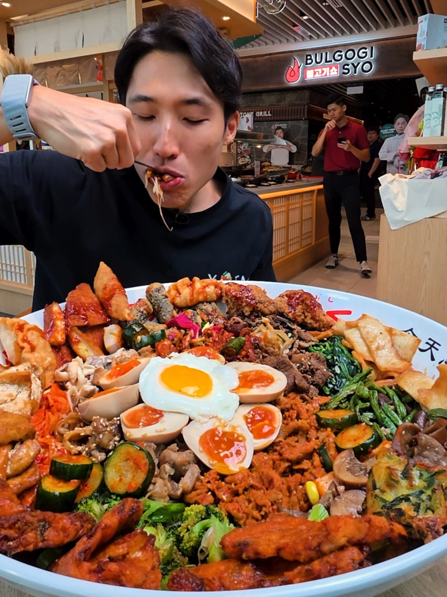 @zermattneo Built (and demolished) a 9KG MONSTER BIBIMBAP! #sgfoodie #foodchalle…