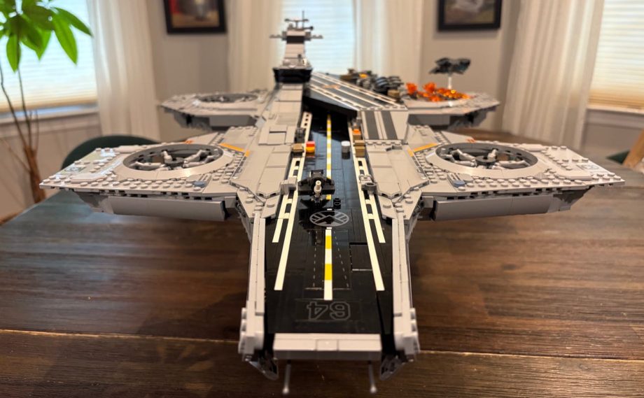 LEGO Marvel S.H.I.E.L.D Helicarrier Set Review LEGO Marvel S.H.I.E.L.D Helicarrier Set Review