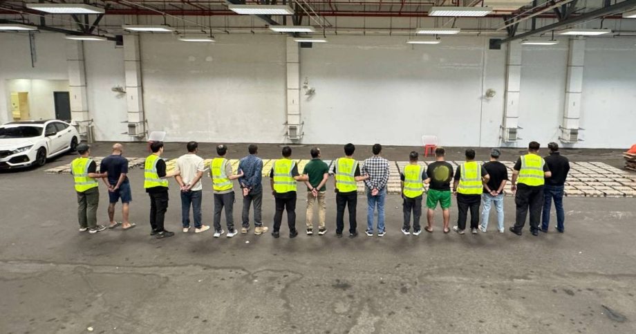 8 arrested in Choa Chu Kang, Tampines raids; over 26,000 duty-unpaid cigarette packets seized, Singapore News 8 arrested in Choa Chu Kang, Tampines raids; over 26,000 duty-unpaid cigarette packets seized, Singapore News
