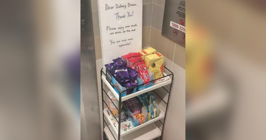 ‘You are very much appreciated’: Residents provide delivery drivers with refreshments at Simei HDB lift lobby, Singapore News ‘You are very much appreciated’: Residents provide delivery drivers with refreshments at Simei HDB lift lobby, Singapore News