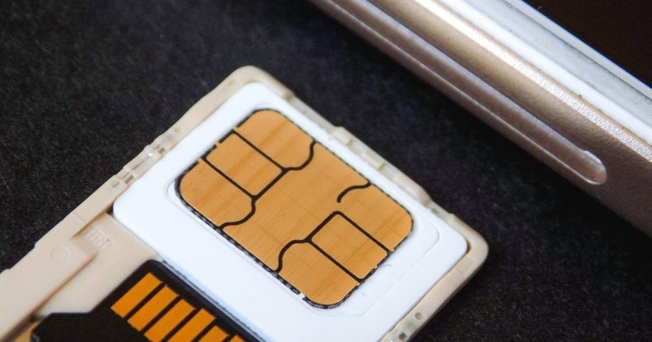 4 retailers to be charged for allegedly misusing customer information to register SIM cards, Singapore News 4 retailers to be charged for allegedly misusing customer information to register SIM cards, Singapore News