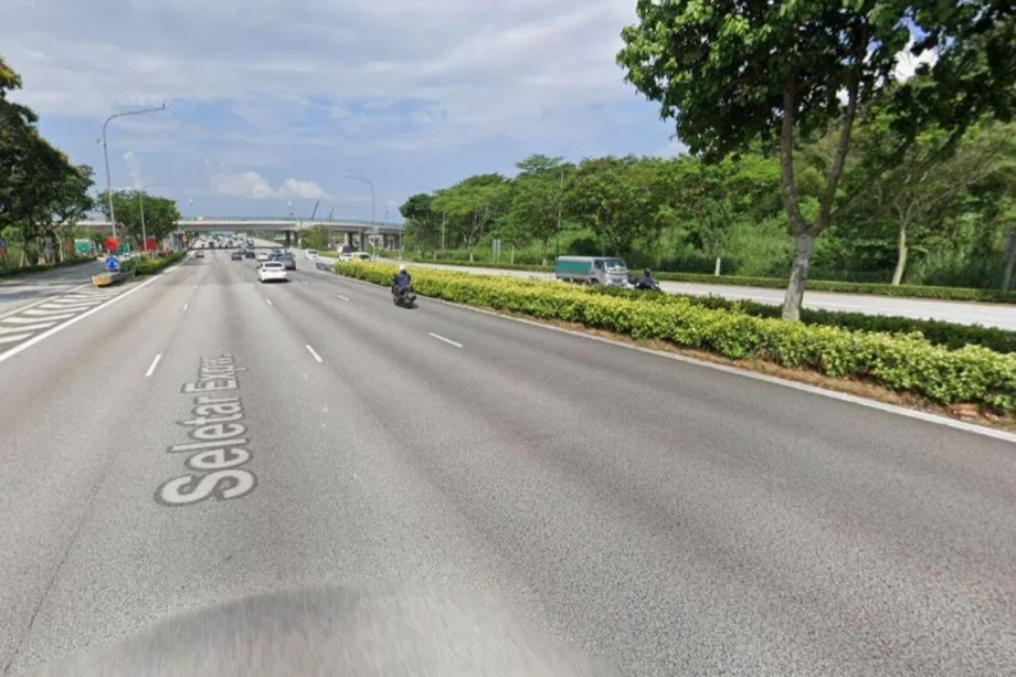 Man arrested after jumping from ambulance on SLE