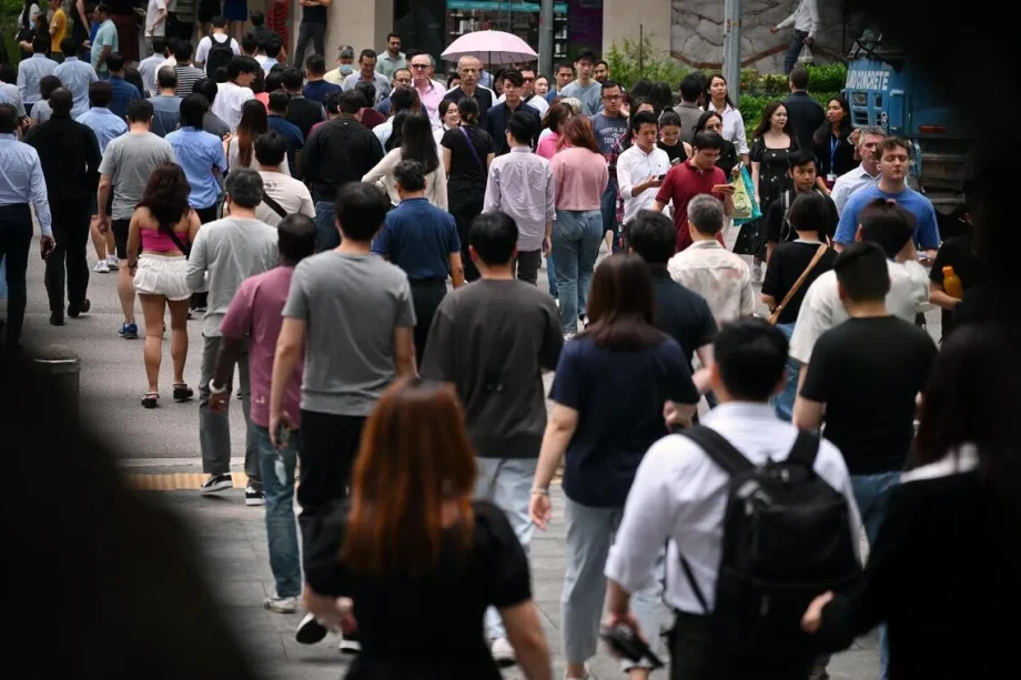 More young Singapore residents aged 25 to 34 staying single, especially among Chinese