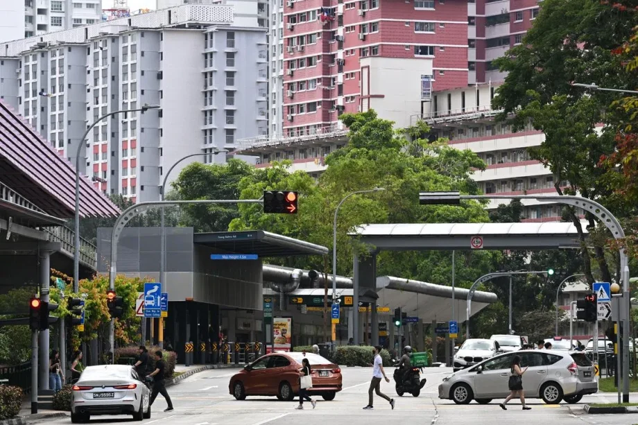 Motorists shouldn’t access apps constantly while driving, says neurologist