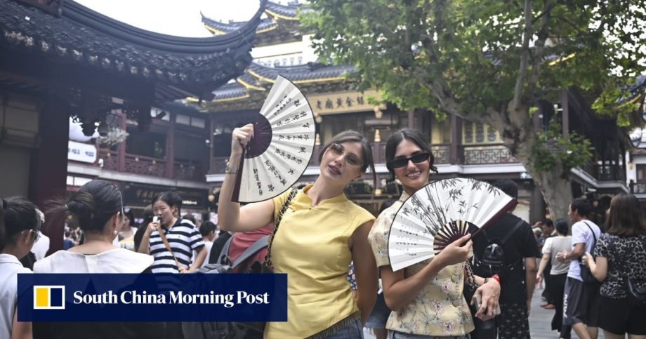 A phone away from home: China urged to provide rental handsets to aid tourists