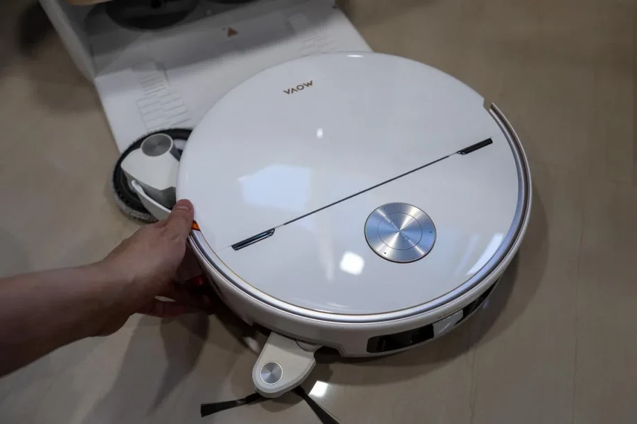 Mova V70 Ultra Complete review: rotating mop robot vacuum Mova V70 Ultra Complete review: rotating mop robot vacuum