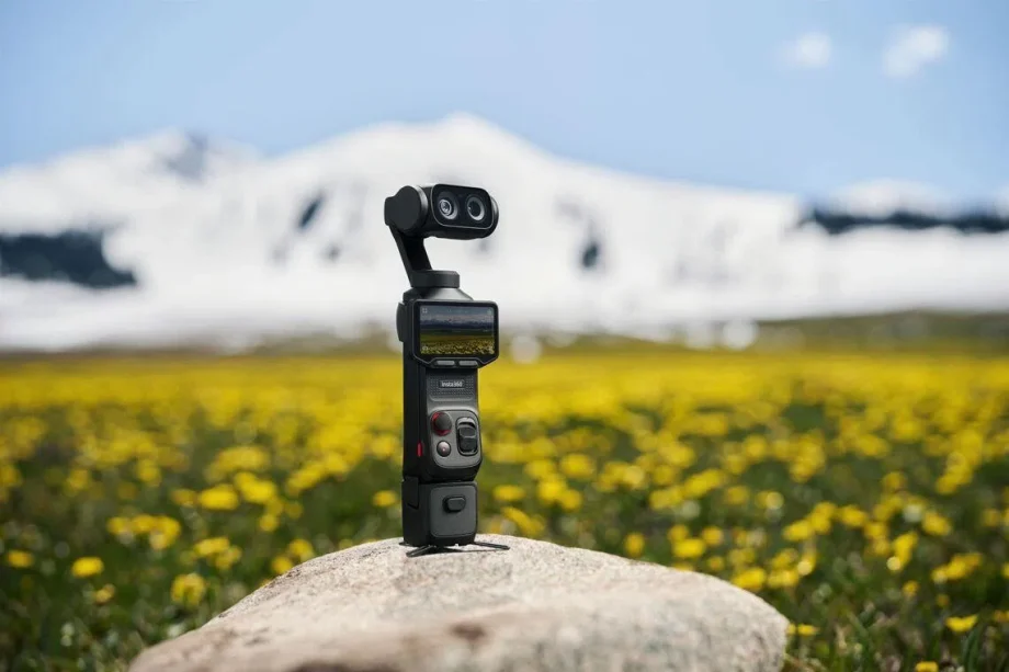 Insta360 Luna Ultra gimbal camera with Leica Insta360 Luna Ultra gimbal camera with Leica