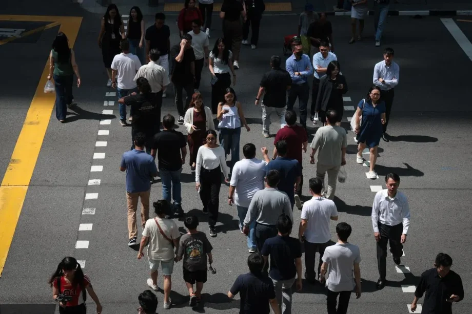 Civil servants to get 0.45-month mid-year bonus Civil servants to get 0.45-month mid-year bonus