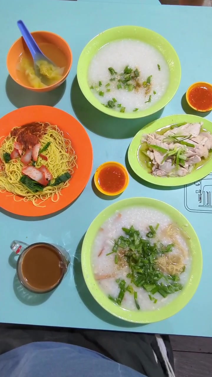 @tomodachichingoo Smooth, flavoursome & comforting #porridge  Soh Kee Cooked Foo…