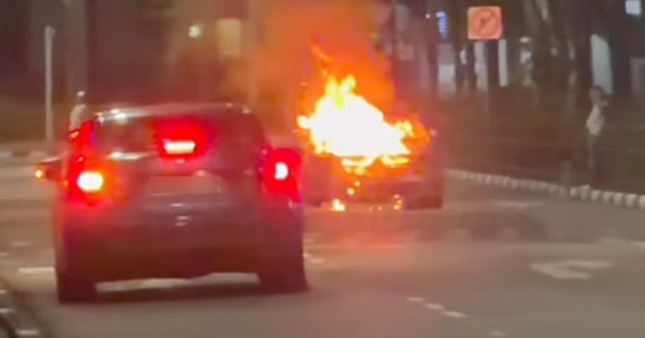 Mercedes car catches fire in Queenstown, no injuries reported, Singapore News Mercedes car catches fire in Queenstown, no injuries reported, Singapore News