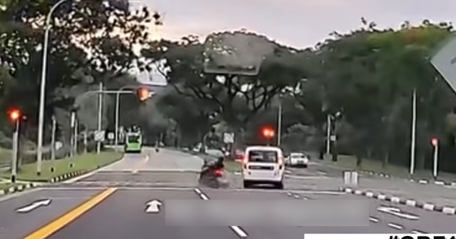 Police investigate van driver seen crashing into motorcycle in Bukit Batok, Singapore News