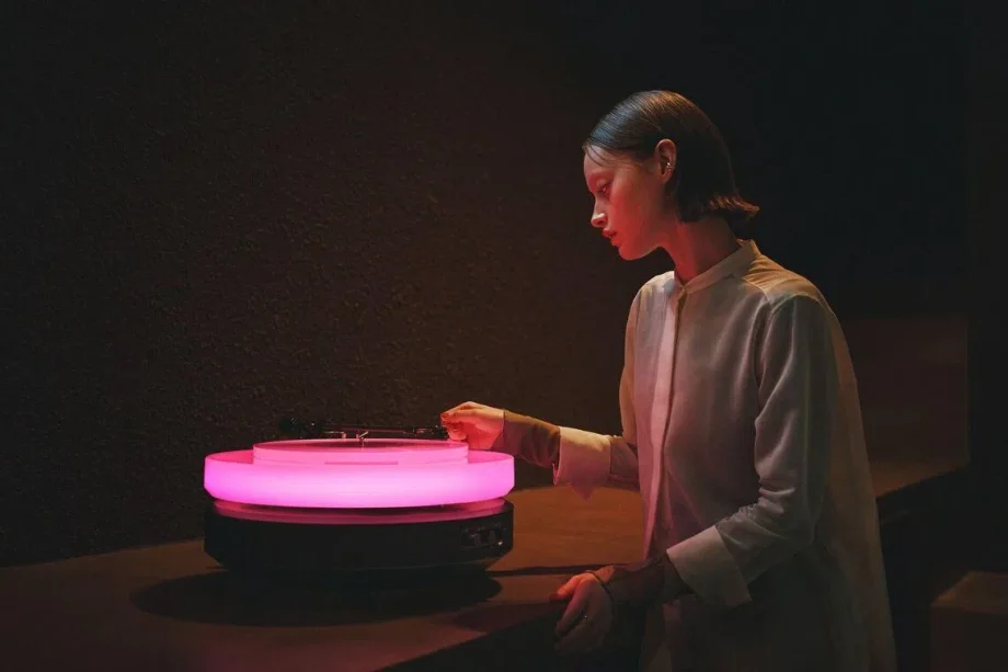 Audio-Technica Hotaru: The levitating turntable Audio-Technica Hotaru: The levitating turntable