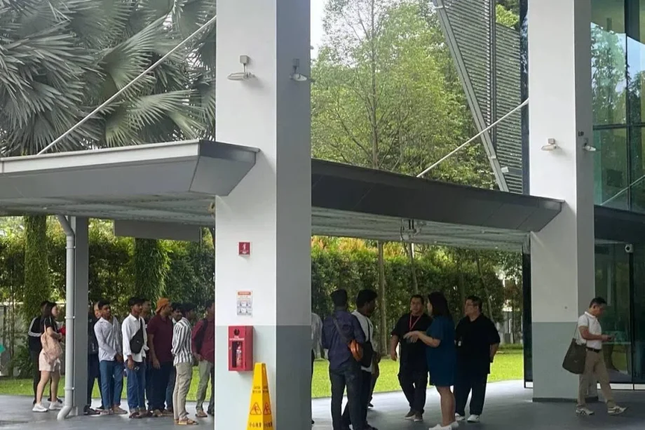 Over 100 migrant workers turn up at Singapore’s manpower ministry office claiming unpaid wages – Asia News Network Over 100 migrant workers turn up at Singapore’s manpower ministry office claiming unpaid wages – Asia News Network