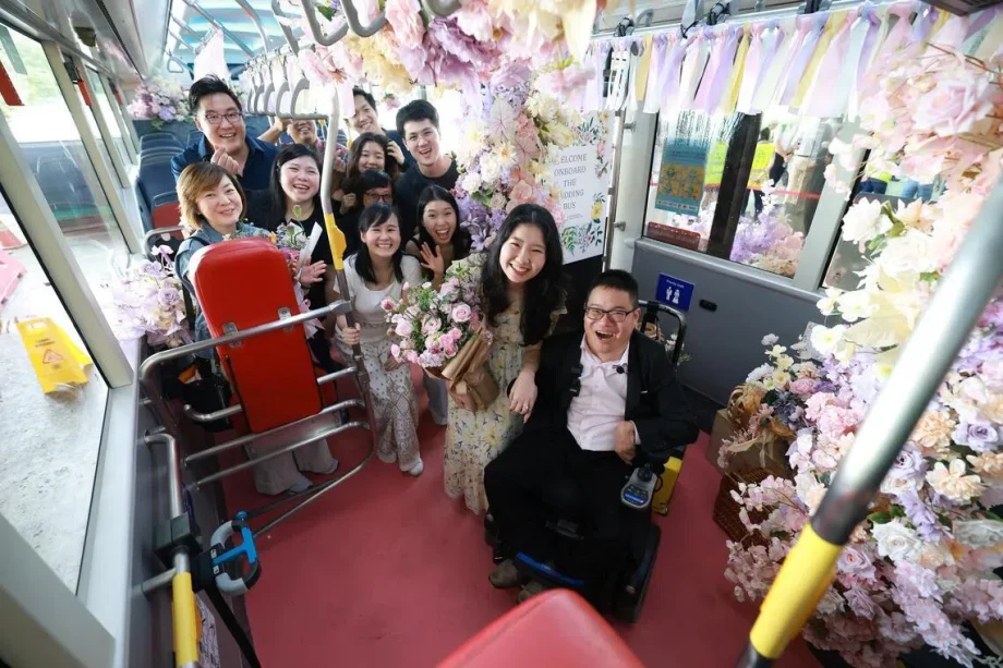 Tower Transit’
s wedding bus sees first proposal