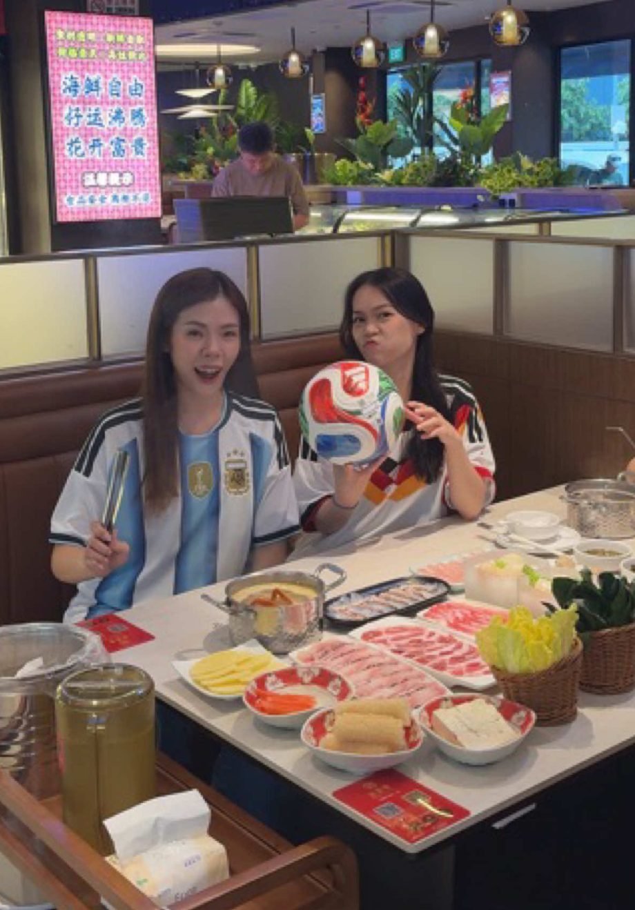 @dibssg  Did you know there’s a restaurant like this in Singapore?! A goal score…