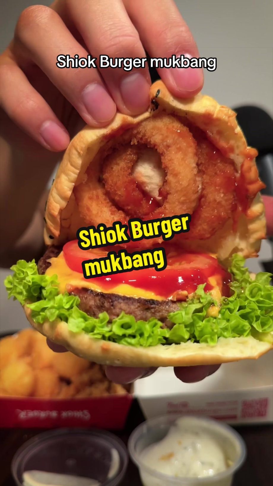@woboeating Replying to @riko not the biggest fan of Chinese-style burgers, but …