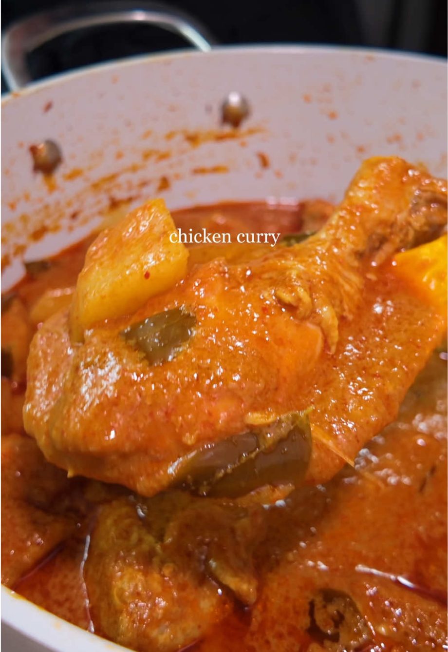 @nomadetteats KARI AYAM extra pekat extra sedap Chicken curry but BETTER!  for t…