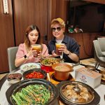 @stellafanss 新加坡排队王 @灌记砂锅 真的有够夸张，不怪得厨师都可以一个月k 这里必点的洪湖莲藕汤 熬3个小时的汤超浓郁 个人超爱的砂煲油麦…