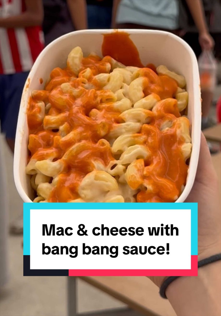 @8dayseat What is this viral Mac & Cheese with Bang Bang Sauce by Ministry of Sp…