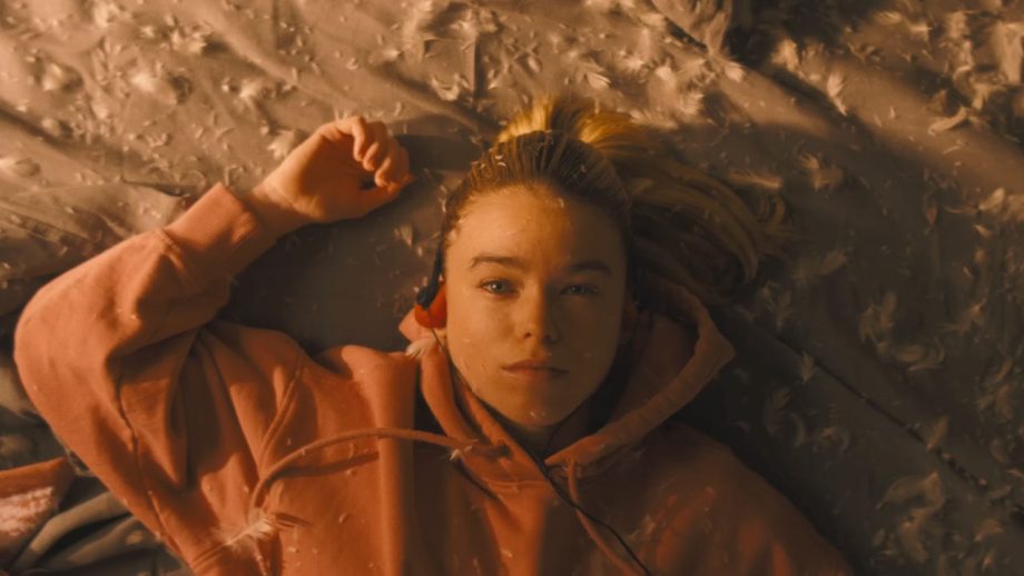 Supergirl Director Credits James Gunn for Song in Slow-Motion Fight Scene