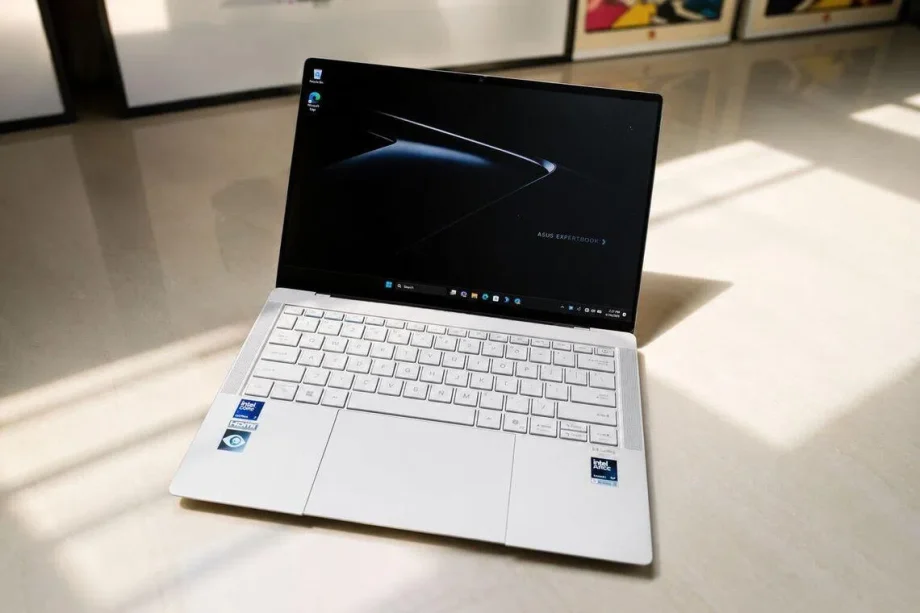 ASUS ExpertBook Ultra review: A tough business laptop