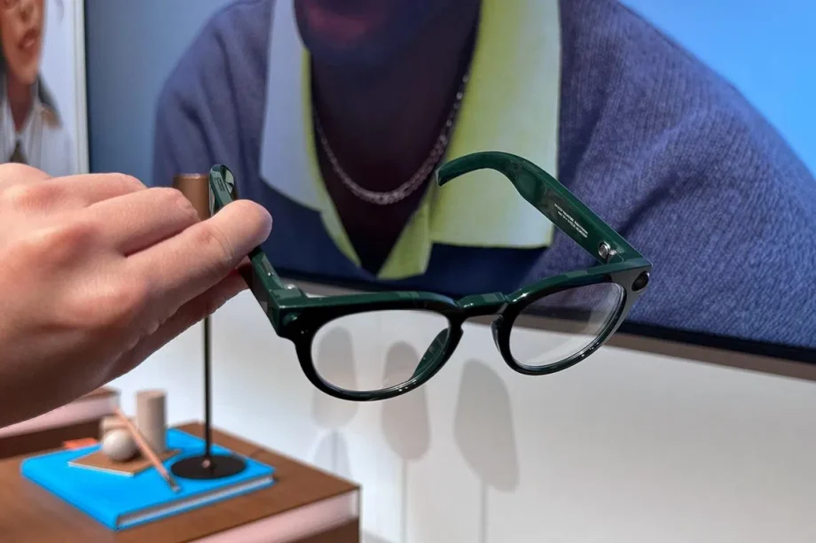 Samsung shows off intelligent eyewear at Galaxy Unpacked Samsung shows off intelligent eyewear at Galaxy Unpacked