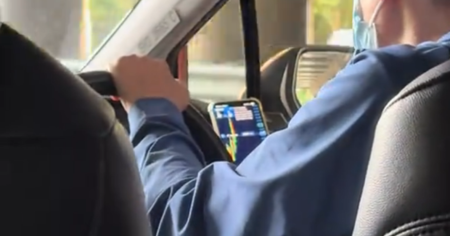 Woman accuses Grab driver of monitoring stocks on phone, driving erratically with her baby on board, Singapore News Woman accuses Grab driver of monitoring stocks on phone, driving erratically with her baby on board, Singapore News