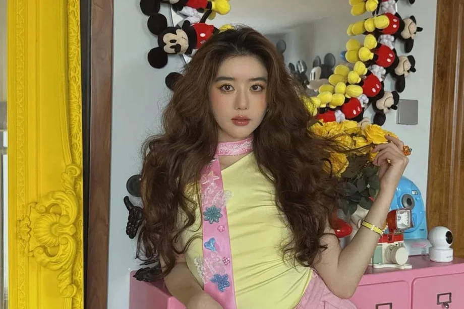 Actress Eleanor Lee recalls falling off moving truck on China set in 2018: ‘Everything turned black’ Actress Eleanor Lee recalls falling off moving truck on China set in 2018: ‘Everything turned black’