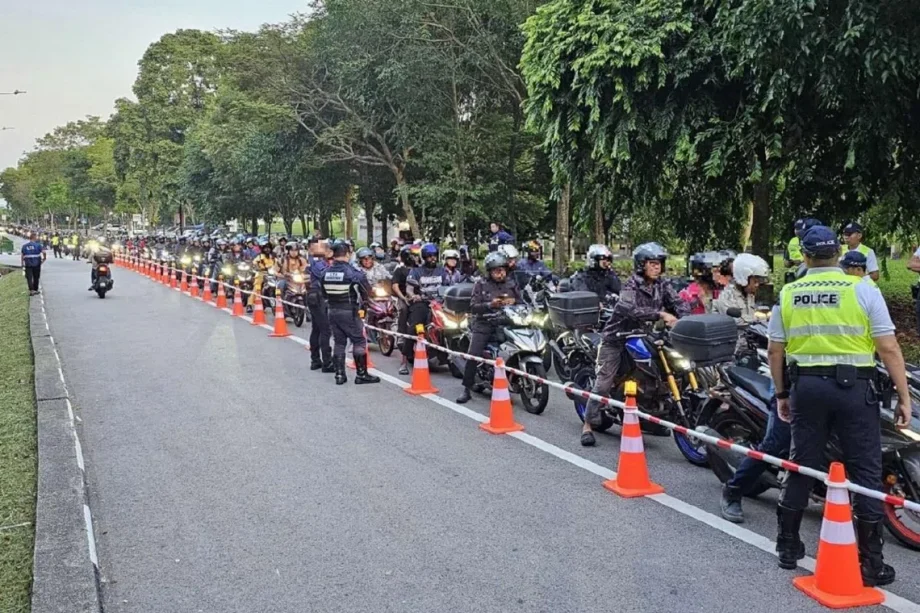 15 motorcyclists caught riding without licences, insurance in Admiralty Road West 15 motorcyclists caught riding without licences, insurance in Admiralty Road West