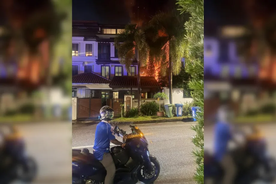 Fire breaks out in backyard of Bukit Batok terraced house Fire breaks out in backyard of Bukit Batok terraced house