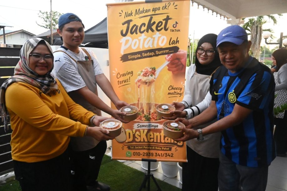 From small spuds to big success: Batu Pahat youth turns RM100 into thriving jacket potato business