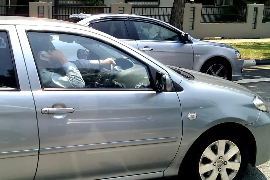 Jail, fine for those caught holding a phone while driving on S’pore roads under proposed law Jail, fine for those caught holding a phone while driving on S’pore roads under proposed law