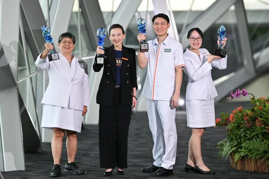 Singapore nursing pioneers receive President’s Award Singapore nursing pioneers receive President’s Award