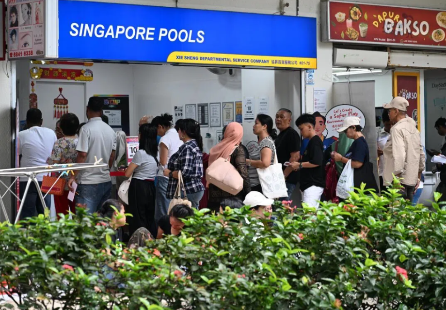 Singapore Toto jackpot of S.8mil to be split between two winners Singapore Toto jackpot of S.8mil to be split between two winners