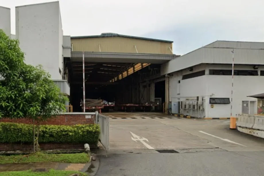 8 taken to hospital, including 2 with minor burn injuries, after fire in Tuas dormitory 8 taken to hospital, including 2 with minor burn injuries, after fire in Tuas dormitory