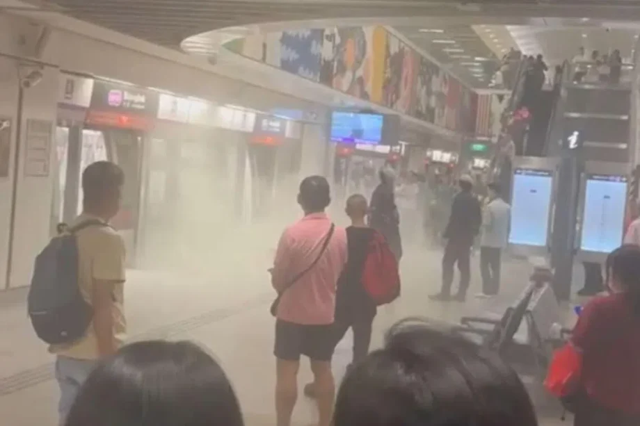 Power bank emits smoke at Buangkok MRT station Power bank emits smoke at Buangkok MRT station