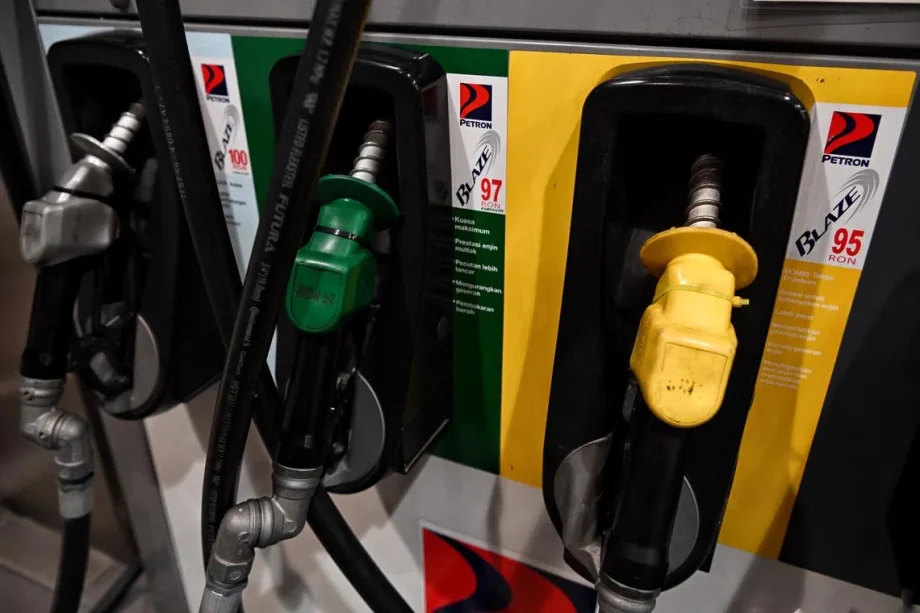 Man fined ,300 in Malaysia for filling Singapore-registered car with subsidised RON95 petrol