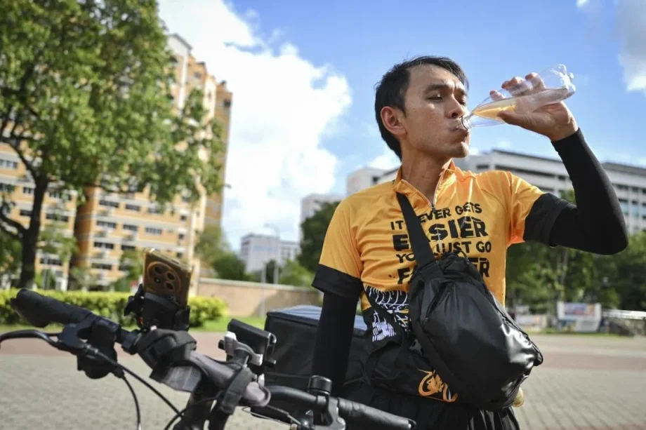 Survey finds heat stress reshaping daily life in Singapore Survey finds heat stress reshaping daily life in Singapore