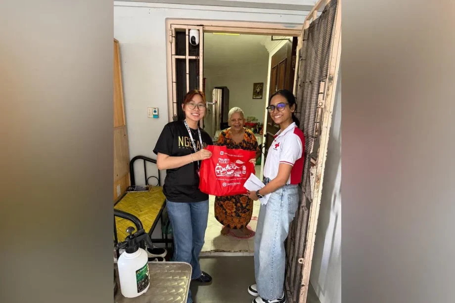 Singapore Red Cross Youth raises 0,000 to help 30,000 families with household supplies Singapore Red Cross Youth raises 0,000 to help 30,000 families with household supplies