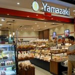 Singaporeans defend elderly bakery worker who was exposed online for making “judgmental” remark
