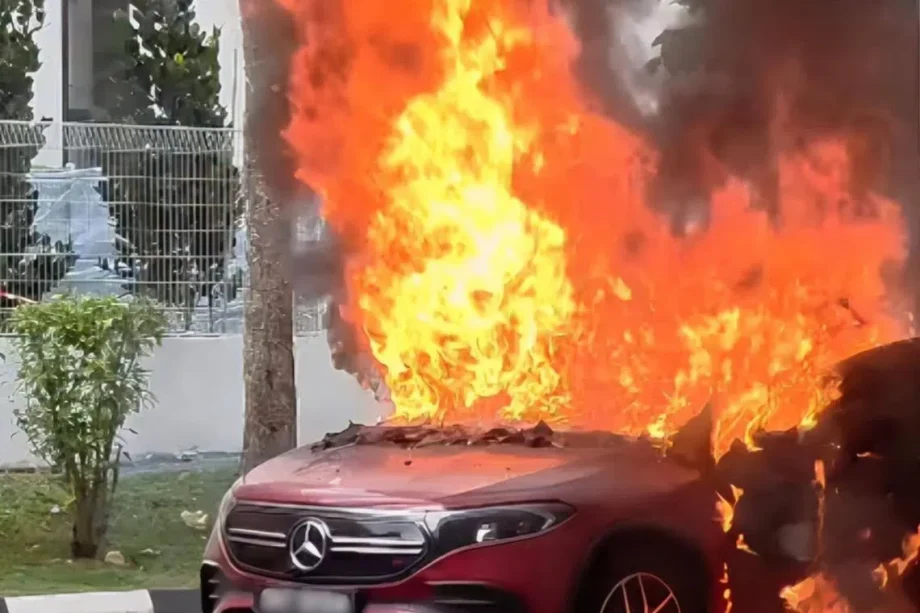 EV catches fire outside Woodlands HDB carpark; no injuries reported EV catches fire outside Woodlands HDB carpark; no injuries reported