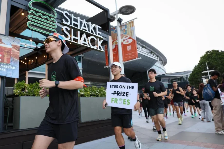 Run first, burger later: Why running groups formed by eateries are gaining popularity in Singapore Run first, burger later: Why running groups formed by eateries are gaining popularity in Singapore
