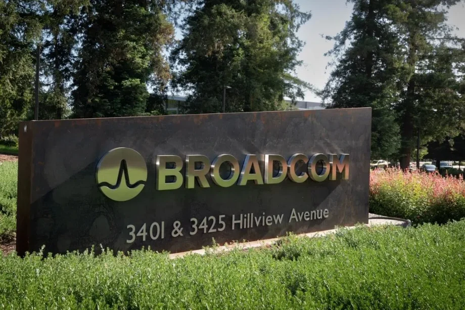 Apple Broadcom chip supply deal extended Apple Broadcom chip supply deal extended
