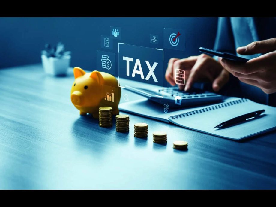 FCNR scheme: Withholding tax fear haunts US, Singapore NRIs FCNR scheme: Withholding tax fear haunts US, Singapore NRIs