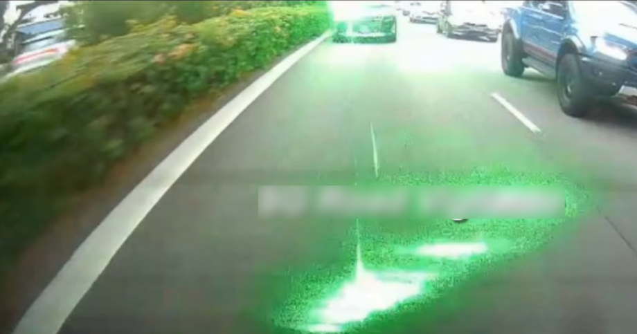 Caught on camera: Driver shines laser pointer at another car along PIE, Singapore News Caught on camera: Driver shines laser pointer at another car along PIE, Singapore News