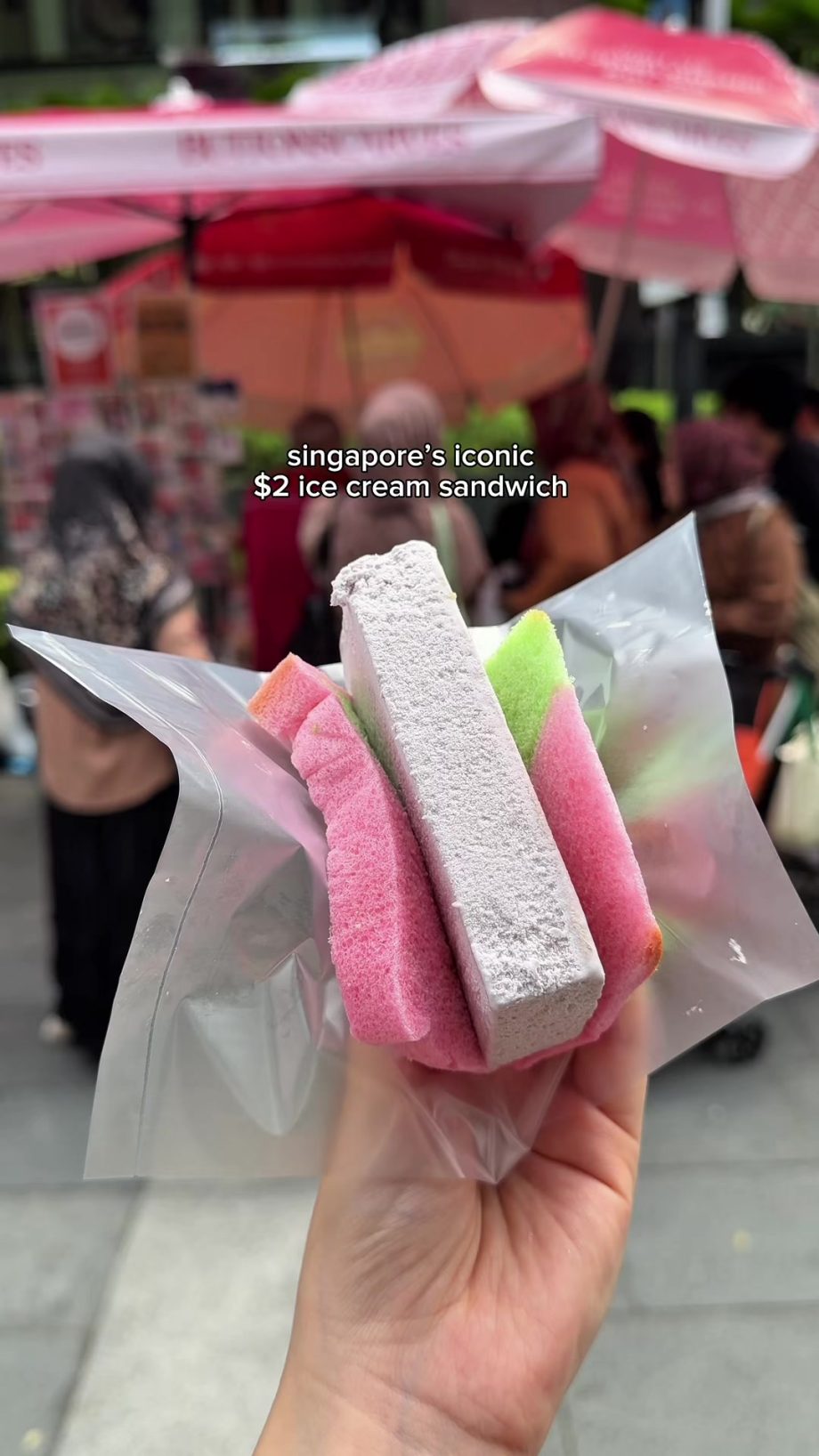 @eatswithclaire A visit to Orchard Road is not complete without Singapore’s icon…