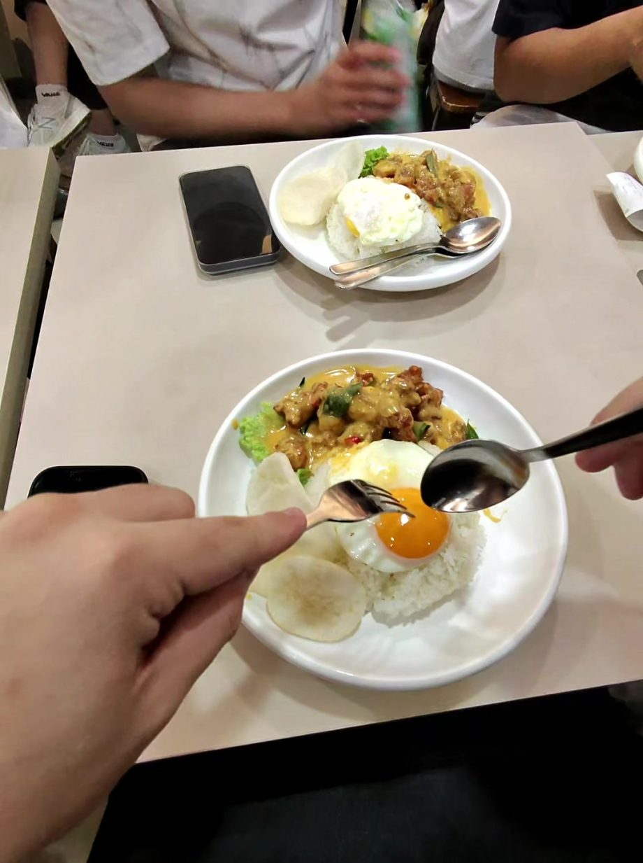 @pov.in.sg POV Day 14! Dinner at 3 Meal A Day, for their famous Salted Egg Chick…