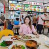 @stellafanss 在Telok Blangah砂煲咖喱鱼片饭只要 还可以吃到那些小时候在甘榜吃的家乡菜刚开不久人潮真的很夸张 都是一些让人怀念，新…